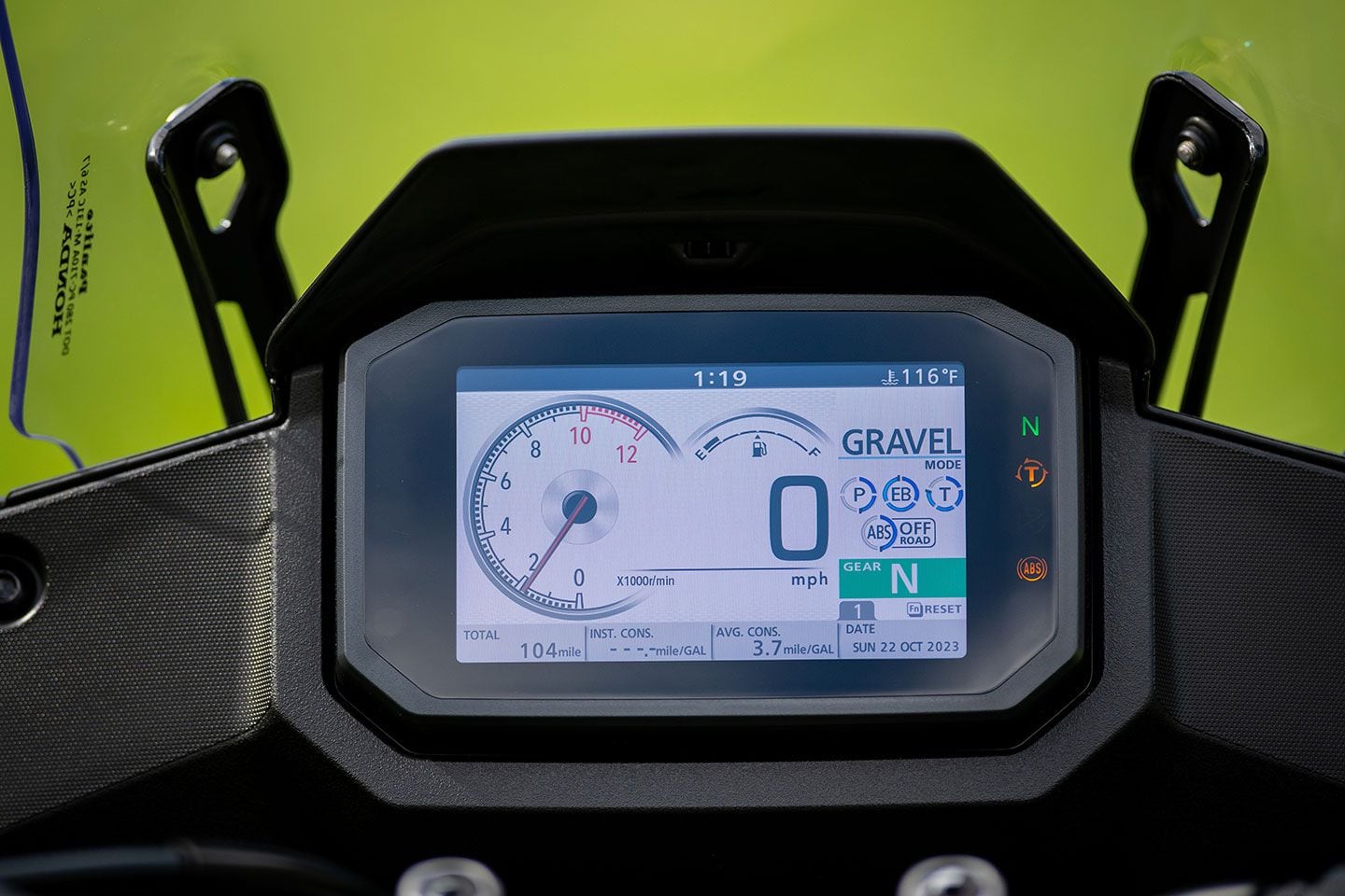 The 5-inch TFT display is refined and easy to read. Riders have the choice of four layout options.