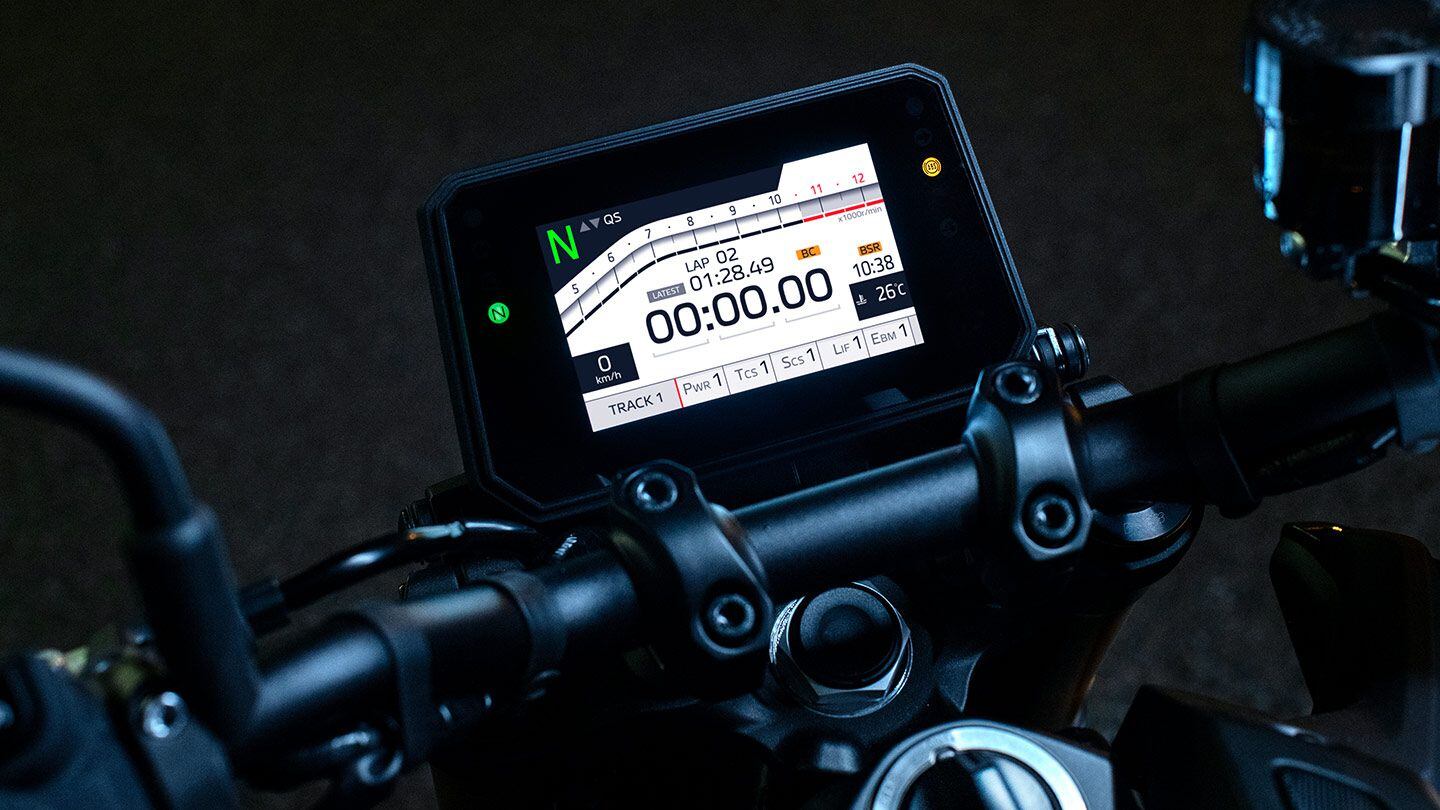 The dash offers five visual themes including this track-specific option.