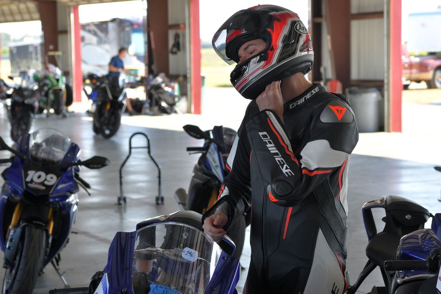 РњРѕС‚РѕРєРѕРјР±РёРЅРµР·РѕРЅ Dainese Misano 2d Air airbag