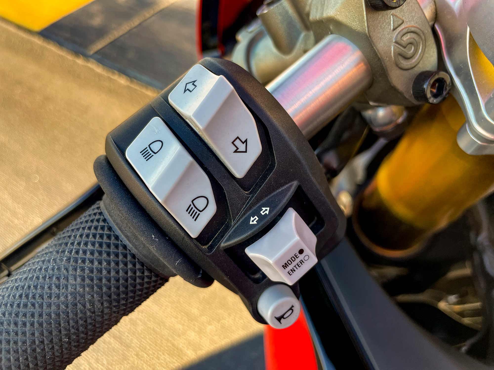 The left control switches are for menu navigation; we found them intuitive.