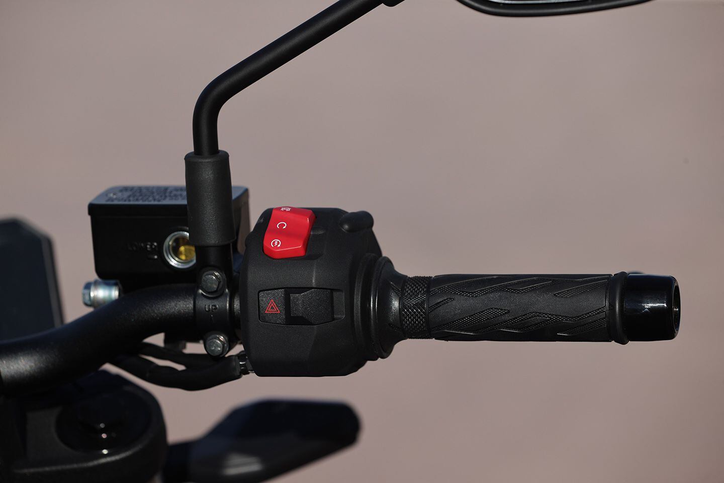The three-position Stop-On-Start switch employs Suzuki’s Easy Start System, which allows you to hit the starter once and the engine will fire without your holding down the button.