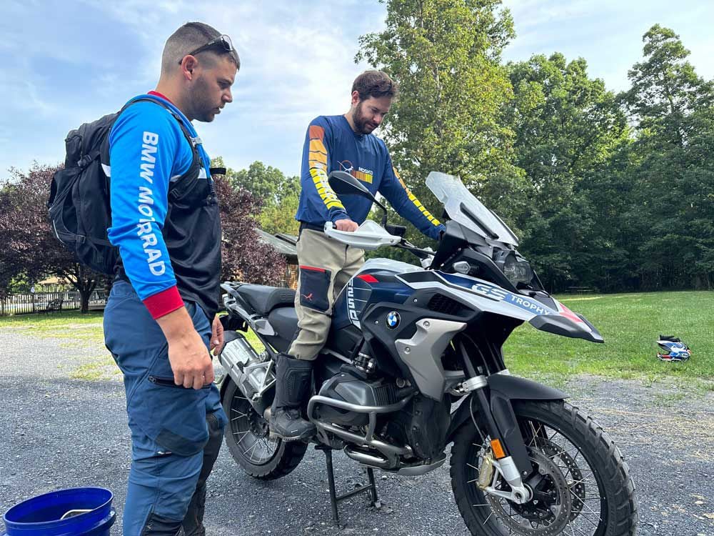 Phaup and the author adjust the GS’ handlebars to dial in the ergos for off-road riding.