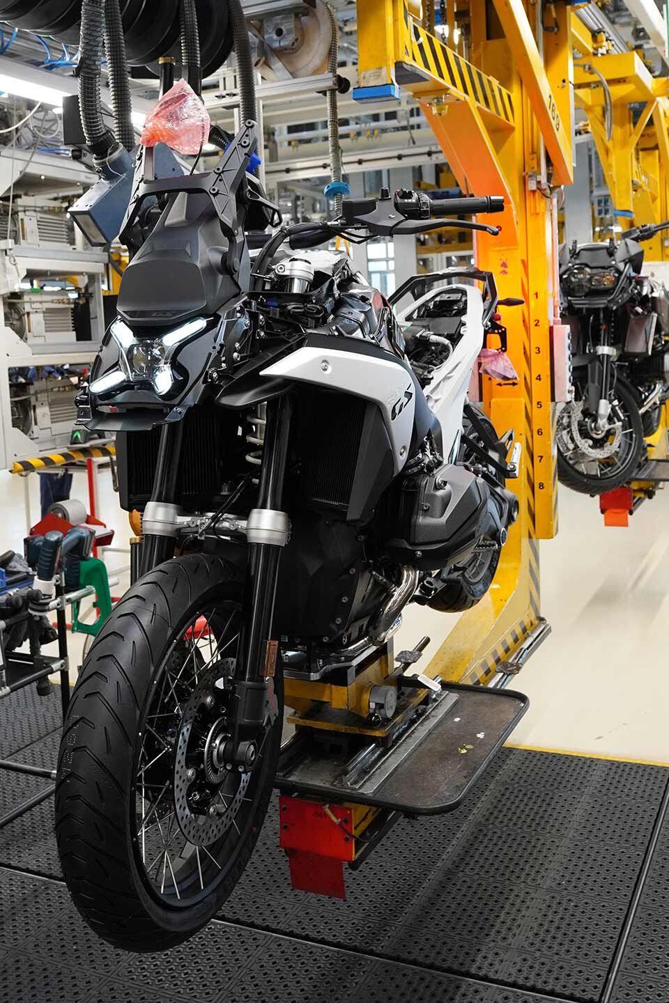 Front suspension travel is 7.5 inches.