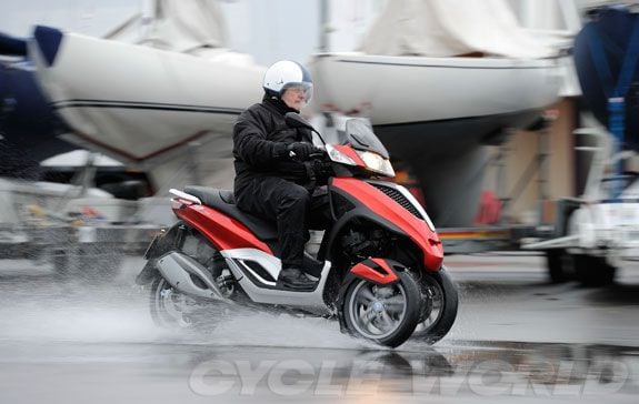 Piaggio MP3 Yourban 300 i.e. Review- Piaggio MP3 Scooter First