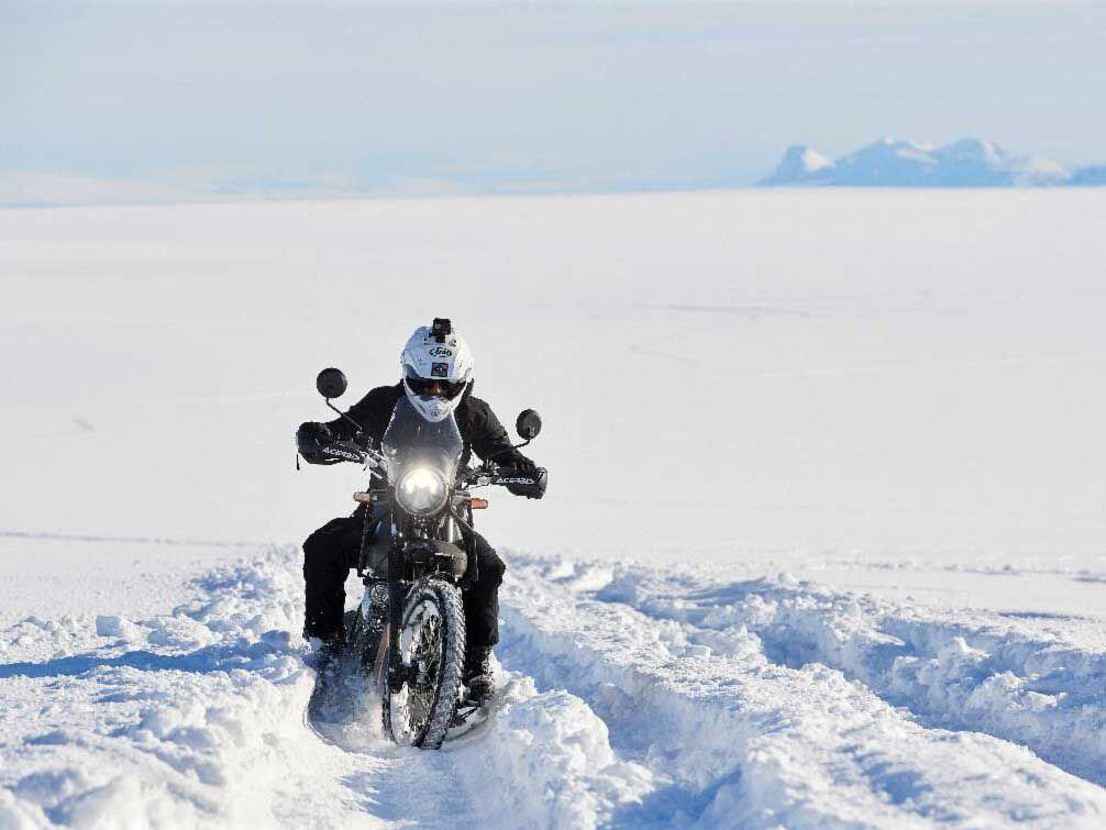 Even with studded tubeless tires running extremely low tire pressure, riding in snow is brutal.