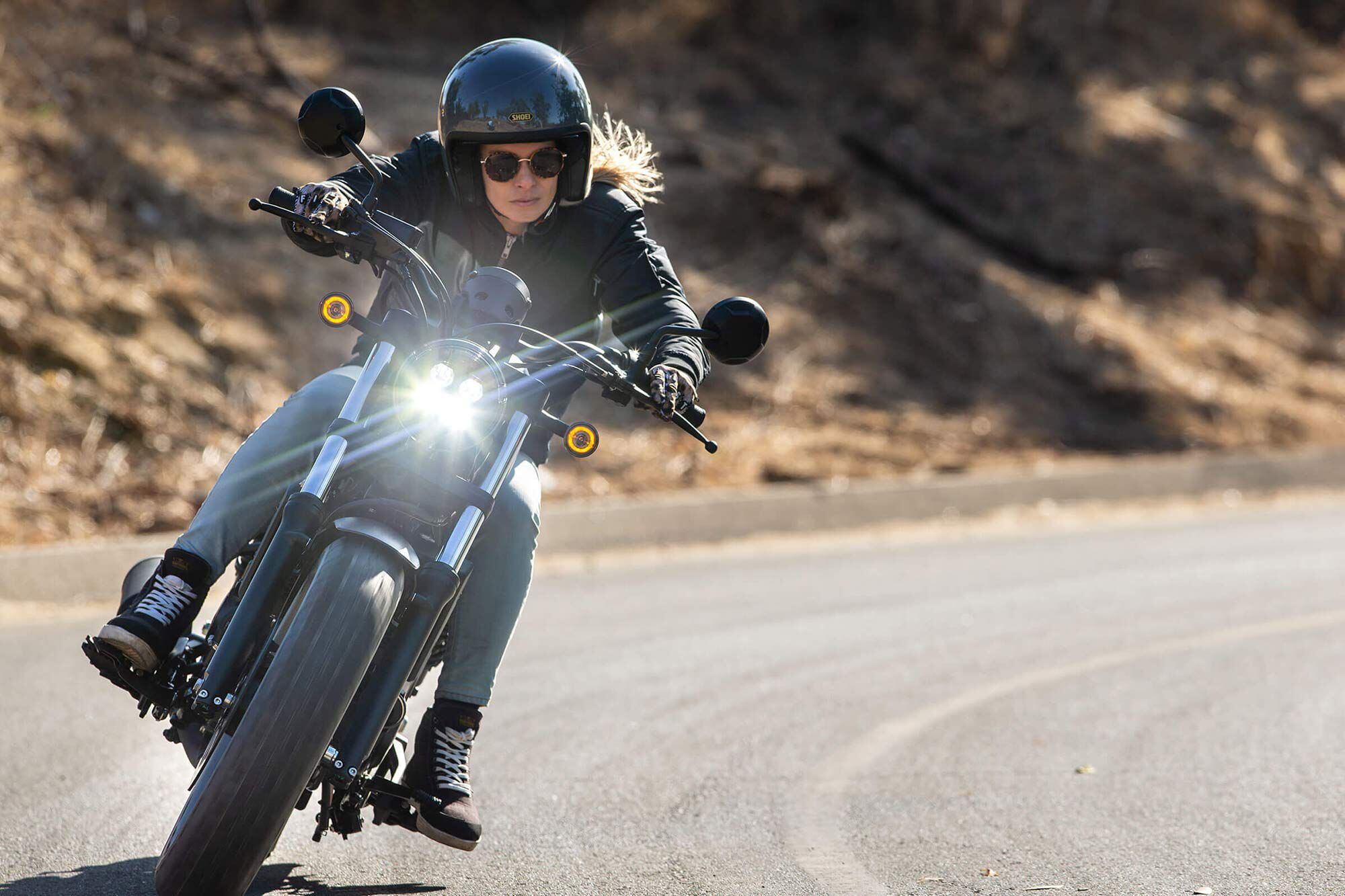 The Rebel 300′s low-slung weight is a contributing factor to its nimble, yet stable handling.