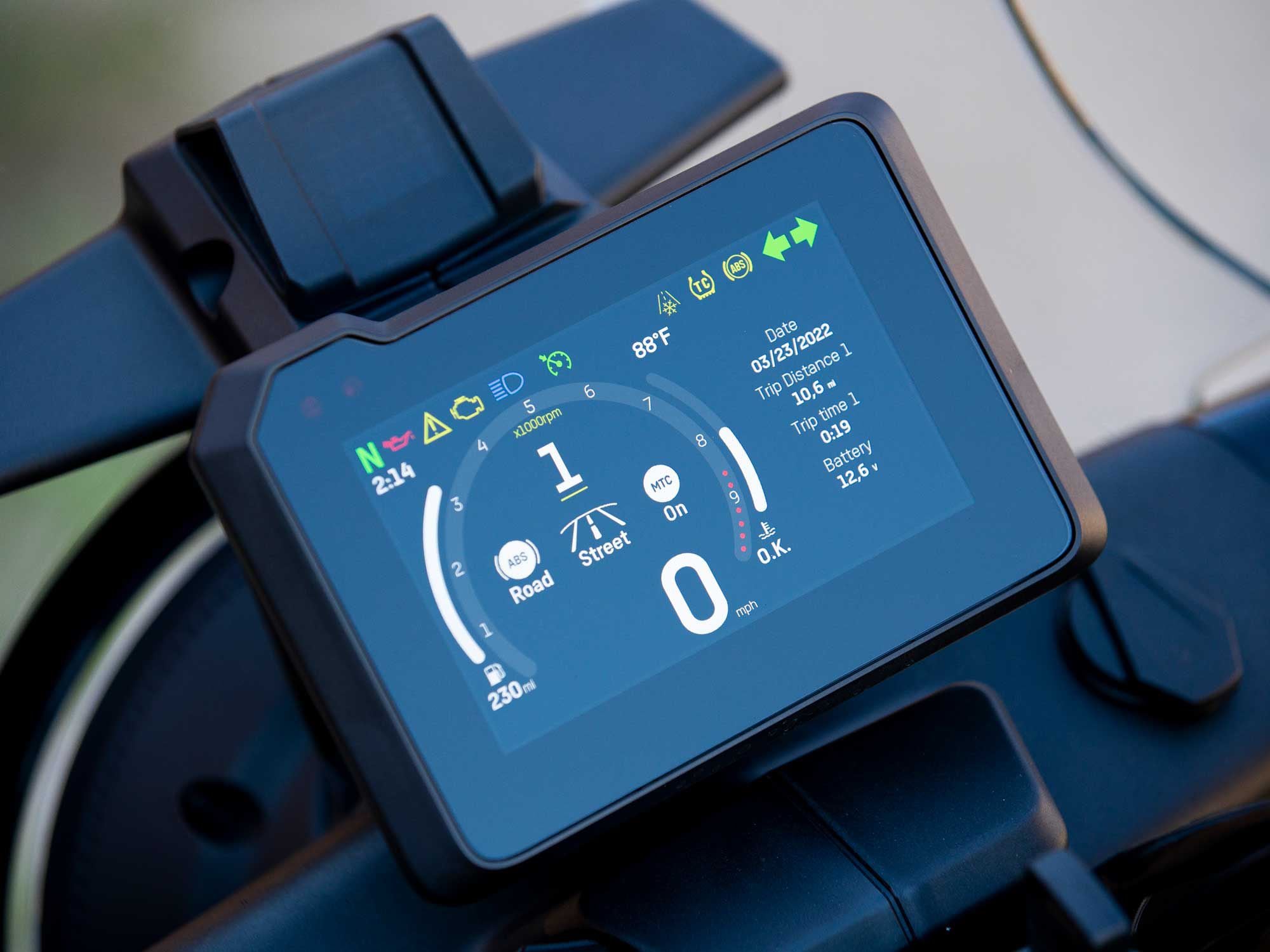 Changing riding modes and other parameters is done through the Norden’s TFT screen and left-hand switch gear.
