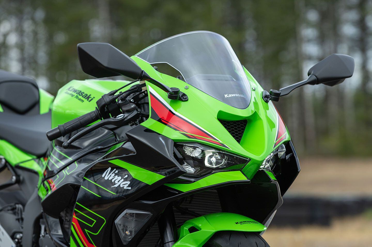 Closer look at the ZX-6R’s new face. Kawasaki says the holes in the windscreen relieve pressure buildup behind the screen to help reduce buffeting.