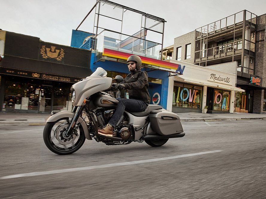 Classic American bagger style meets modern features and performance in the Chieftain Elite.