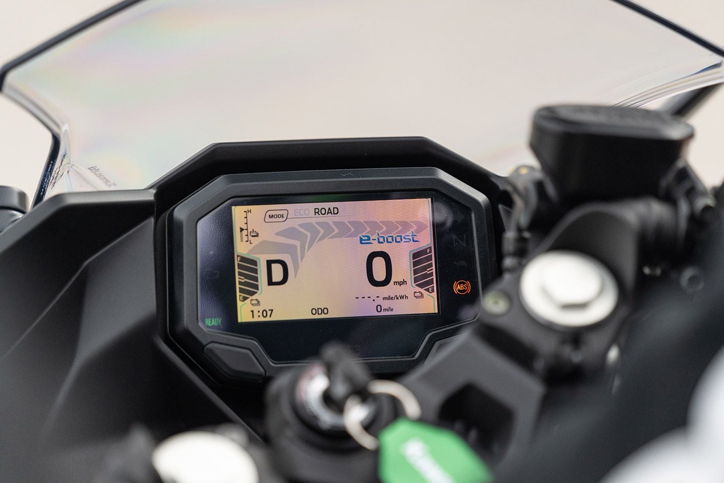 A 4.3-inch TFT display has two battery gauges and other pertinent information. E-boost bars will disappear as that function is used.