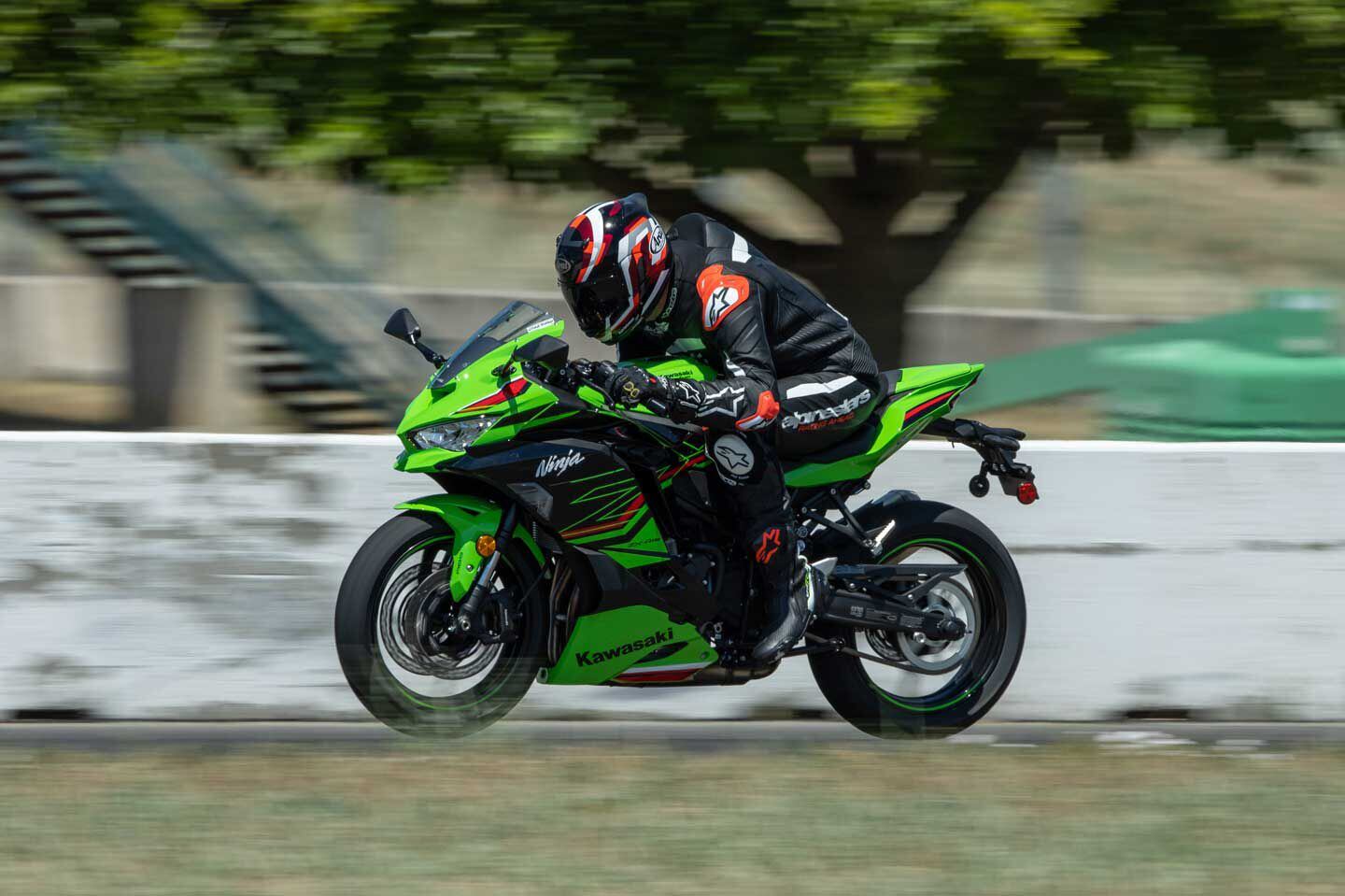 The great thing about lapping a 400 like the Ninja ZX-4RR is that you can ride all day and never get tired! 