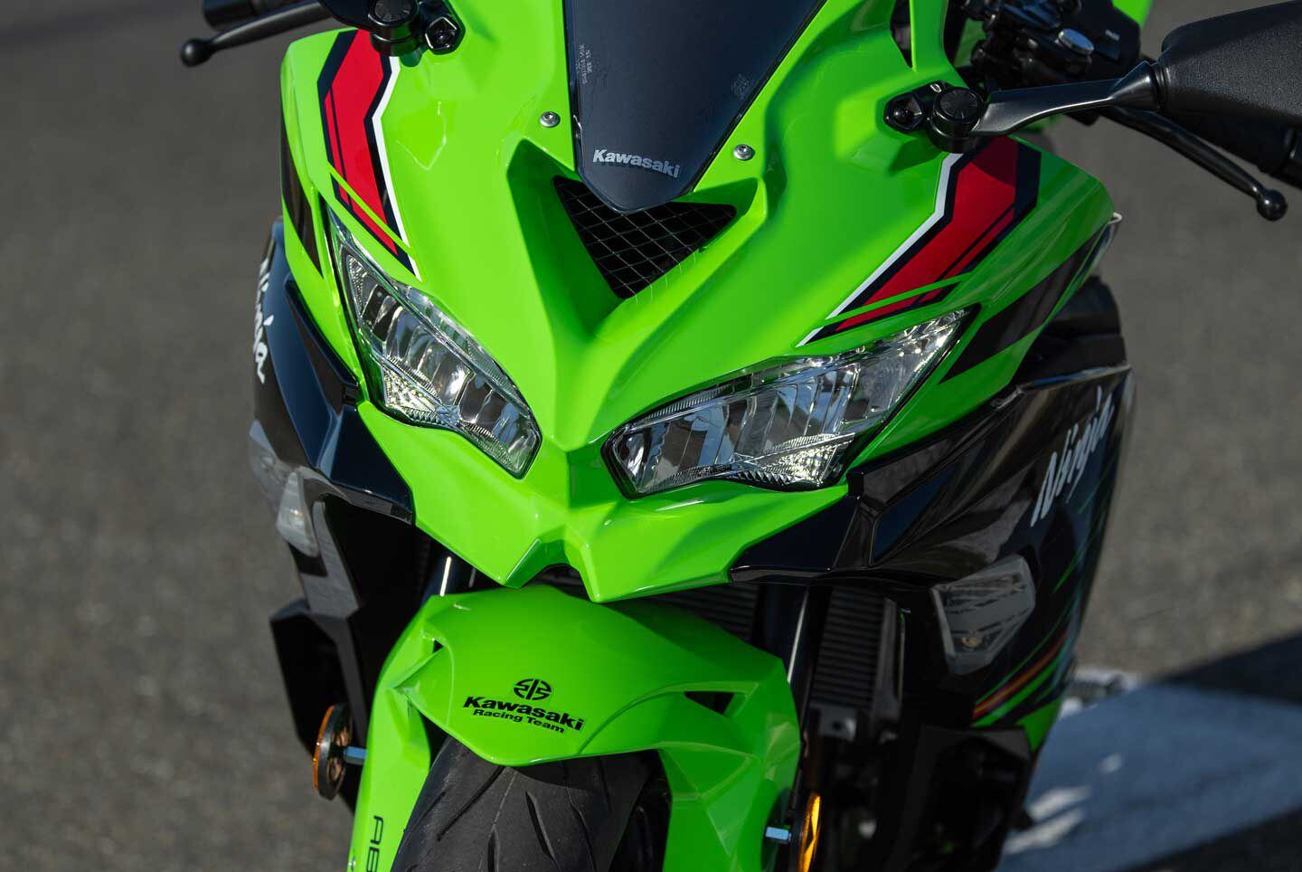LED headlights and fairing integrated turn signals keep the front clean.