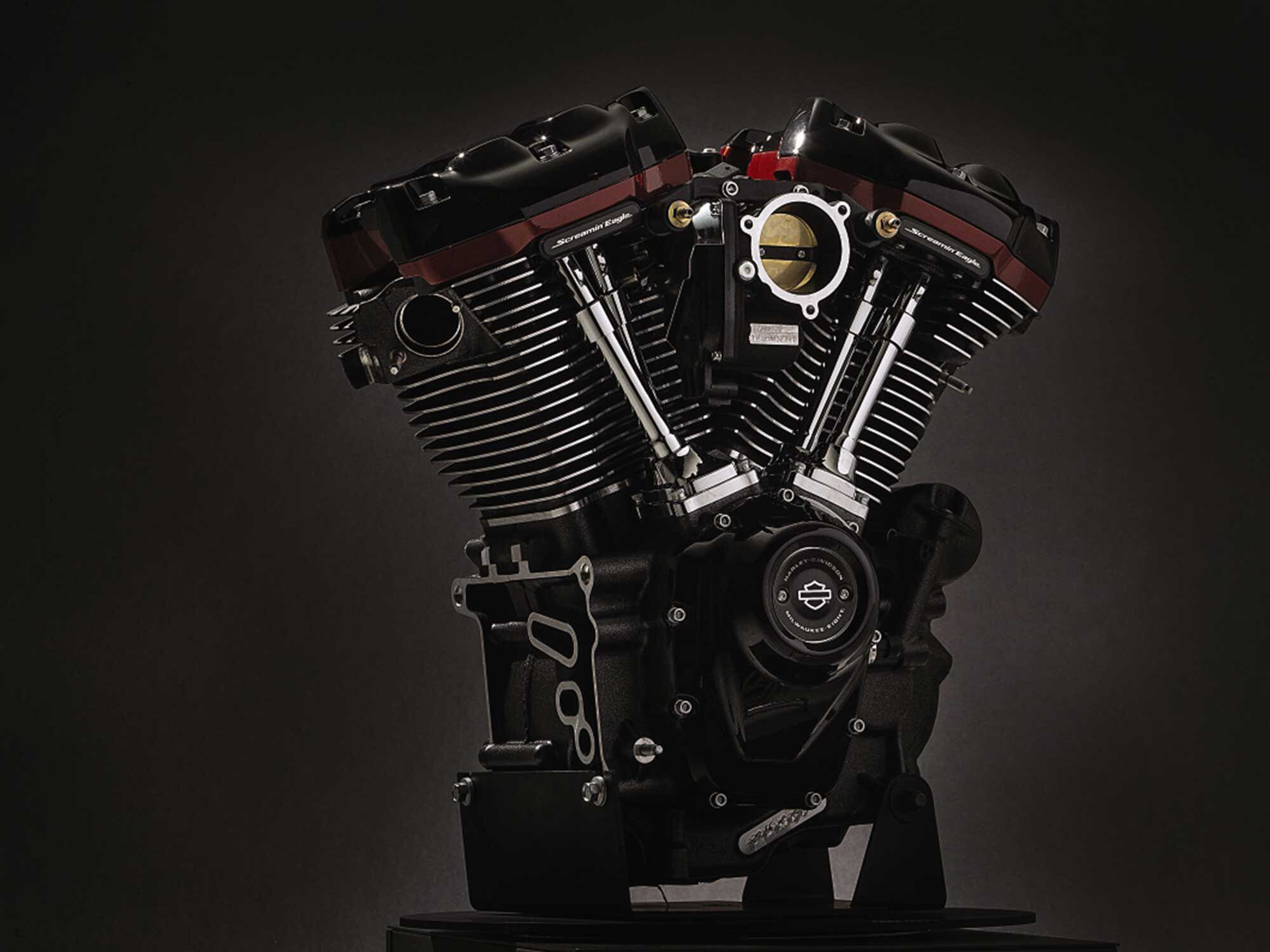 A keynote of today’s Milwaukee-Eight is to deliver modern function without compromising identity. Despite its four valves per cylinder, low mechanical noise, and models with local liquid-cooling, it remains a 45-degree V-twin with pushrod valve operation, rolling bearings, and plenty of cooling fins.