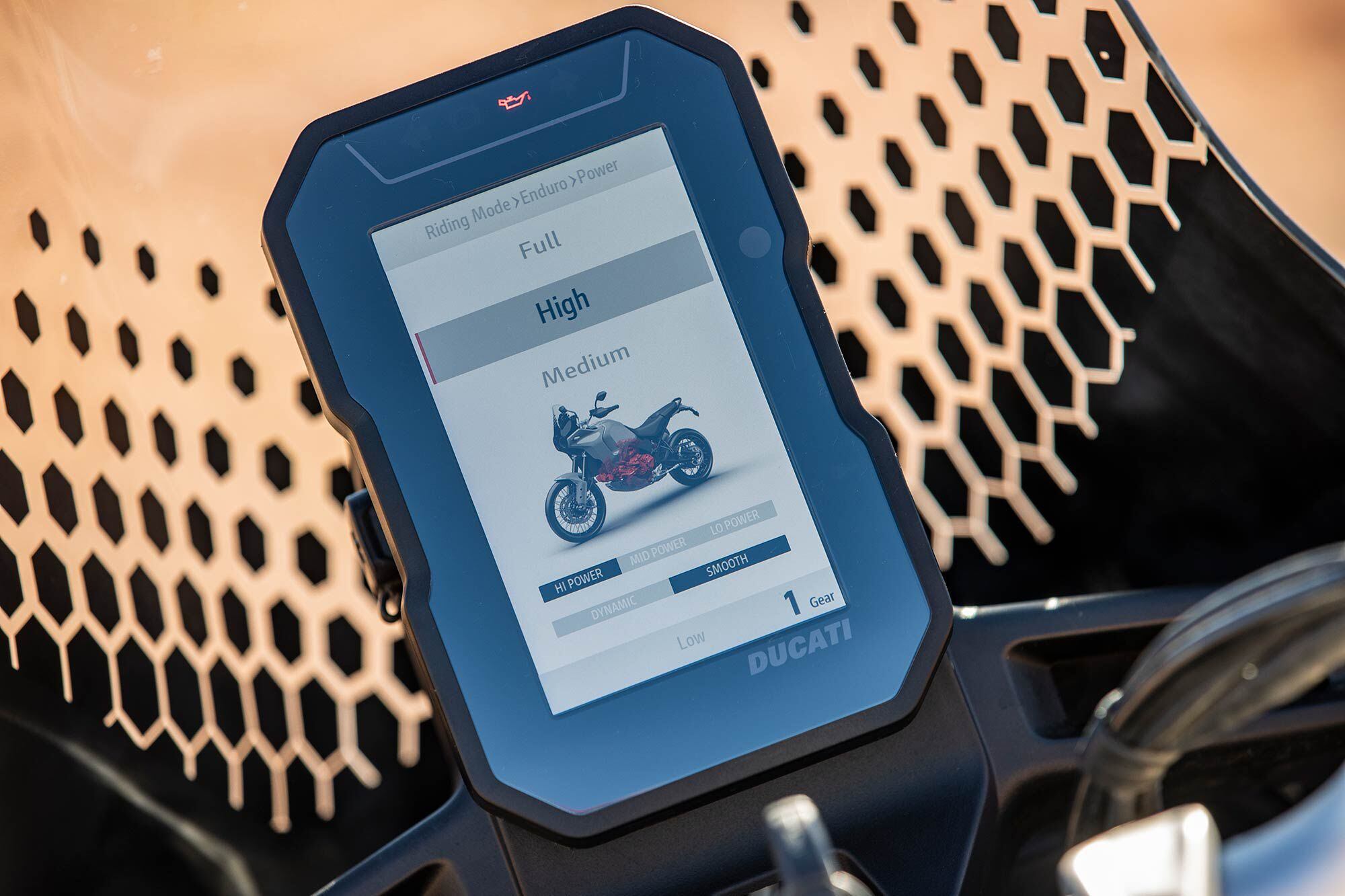 Adjusting the parameters of the various riding modes on the DesertX is simple and intuitive on the 5-inch vertical TFT dash.