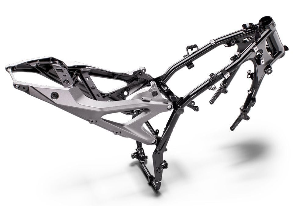 An all-new steel tube frame is stiffer than the 890 Duke’s frame, for increased stability. Big news here is the decision to mount the frame to the outside of the swingarm.