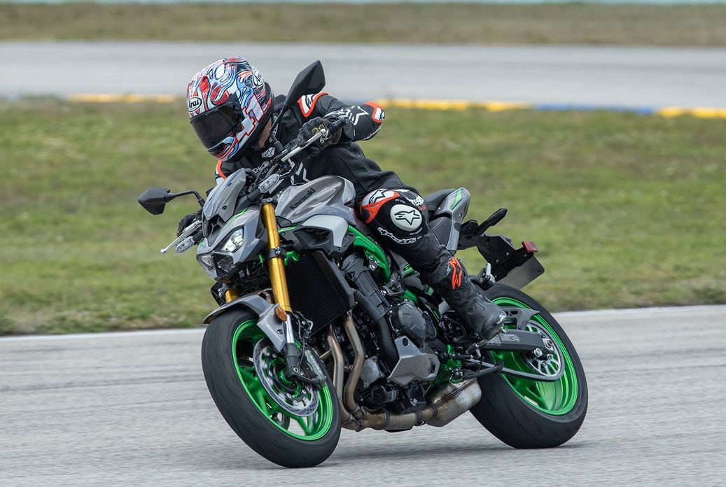 かめ 2025 Kawasaki Z900 SE First Ride | Cycle World