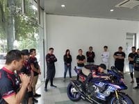 Eziah Davis at Sepang school demonstrating tucking on a motorcycle
