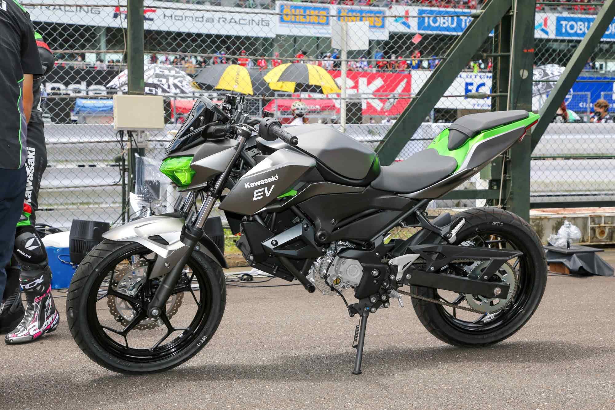 Here is another view sans rider, where you can get a better idea of motor and battery placement.