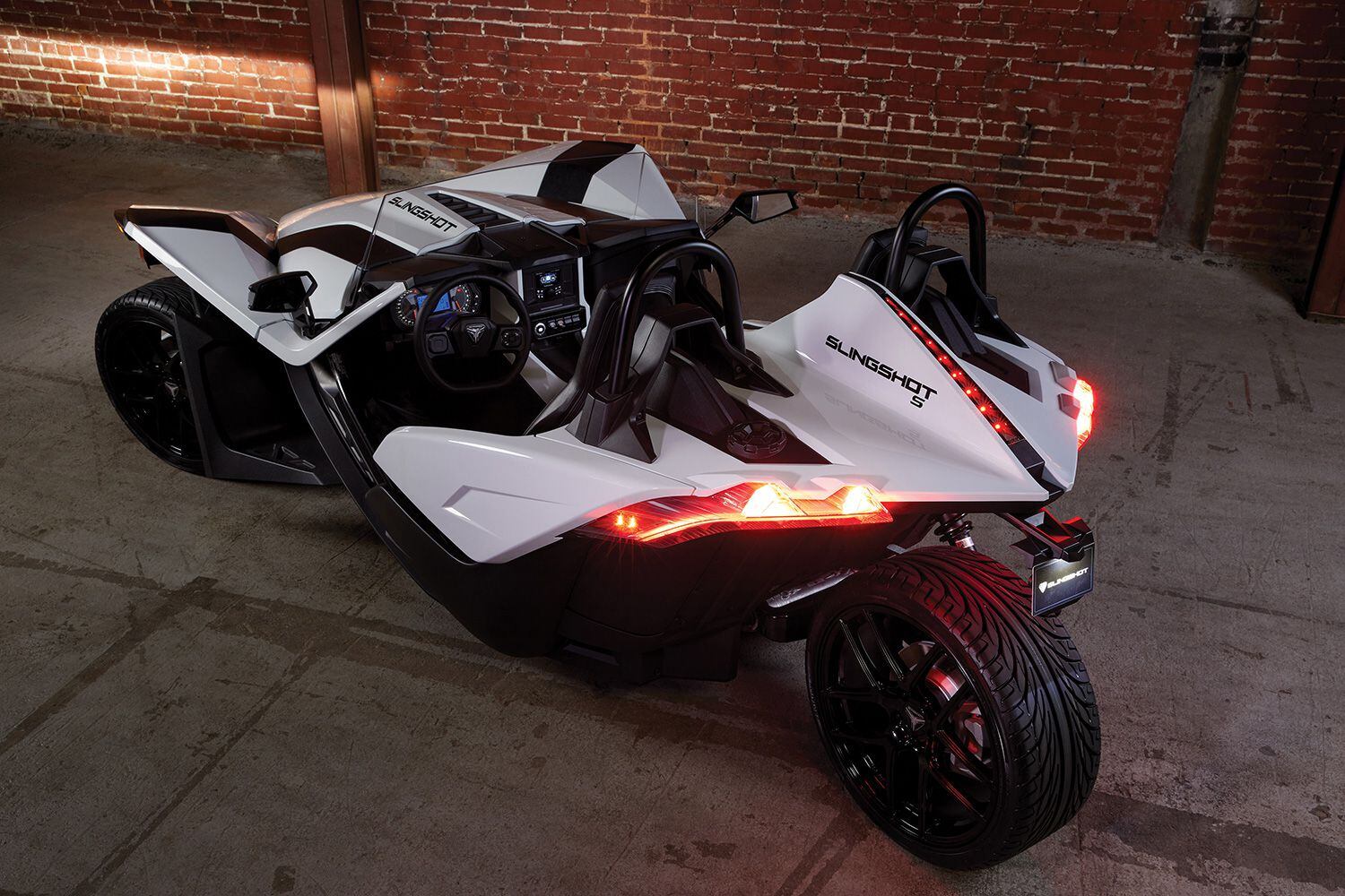 The Slingshot S is the base model.