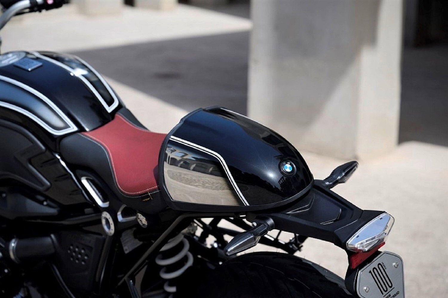 A two-tone black/red seat with backrest caps the R nineT 100 Years’ special features list.
