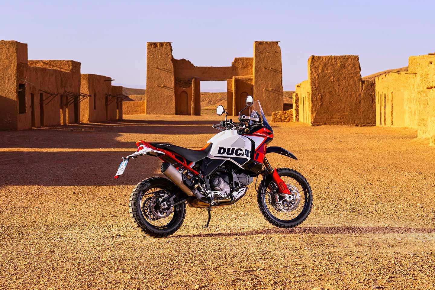 Le DesertX Rally de Ducati a un PDSF de 22 995 $.