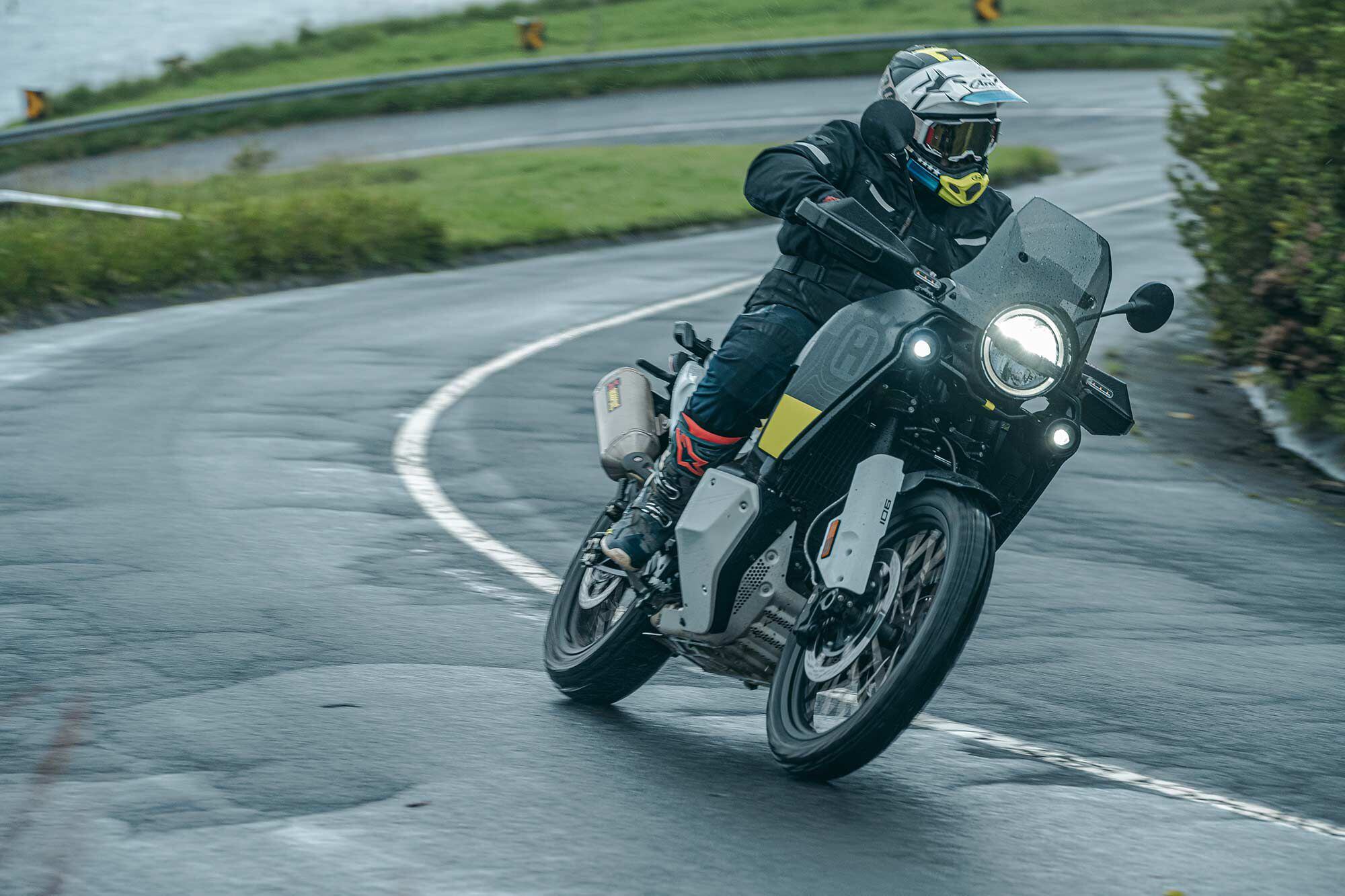 On the street the Norden 901 is quick to react and is stable once in a corner.