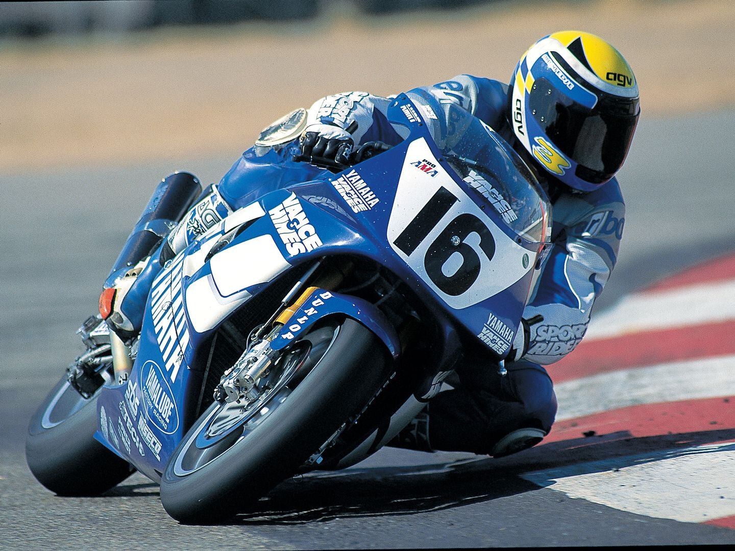 1995 AMA Superbikes: Vance & Hines Yamaha YZF750 | Cycle World