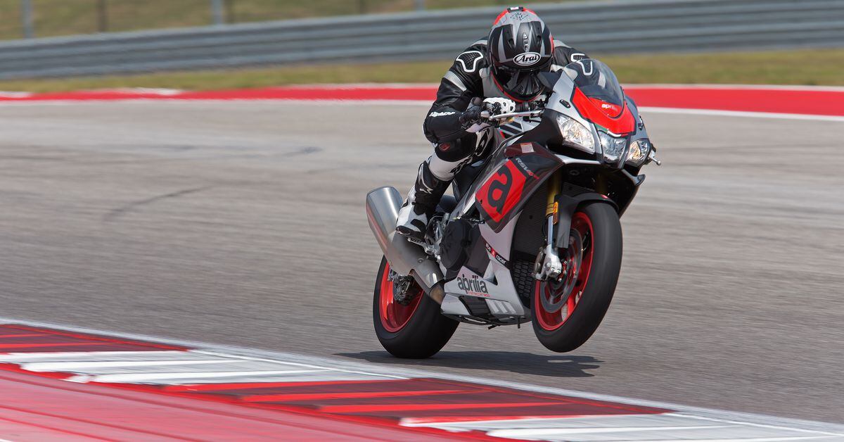 2017 Aprilia RSV4 RR and RSV4 RF FIRST RIDE REVIEW Cycle World