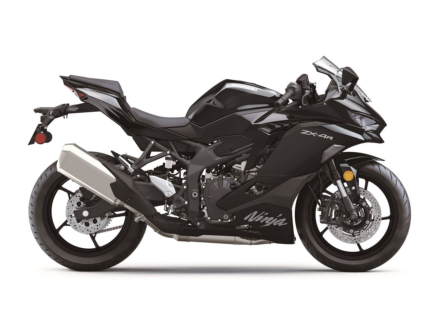 While most of the R’s electronics package is the same as the RR’s, the bike does not come with a bidirectional quickshifter.