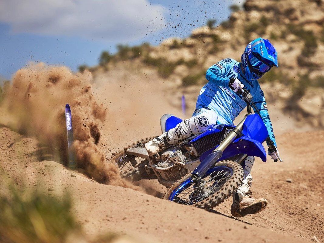Yamaha’s 2023 YZF450F uses the long-traditional radiator setup, with a pair on either side of the front of the frame’s downtube.
