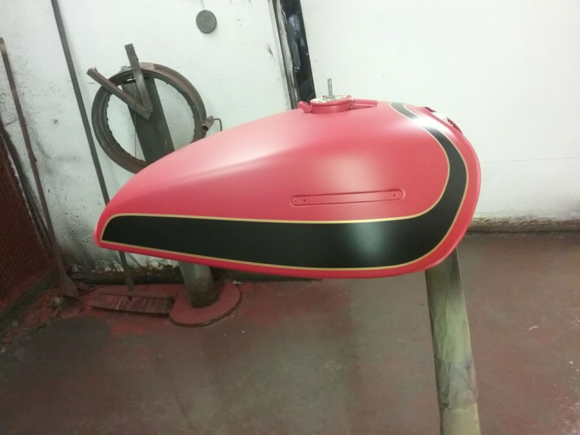 Historic colors: Grosswirth went with a reversed version of Wes Cooley’s Yoshimura paint scheme and found Bill Key of Vintage Restoration Painting in Oxnard, California, to do the work. “I’d heard great things about Bill, lots of recommendations, and his work blew me away.” The brand-new aluminum KZ tank came from <b>z1parts.net</b>, and Grosswirth also found pieces through <b>z1enterprises.com</b>. For all you KZ restorers out there, HyperCycle has carbon fiber KZ MKII (1979 and 1980) fuel tanks in the works, plus MKII bodywork, including the seat base to be legal for AHRMA.