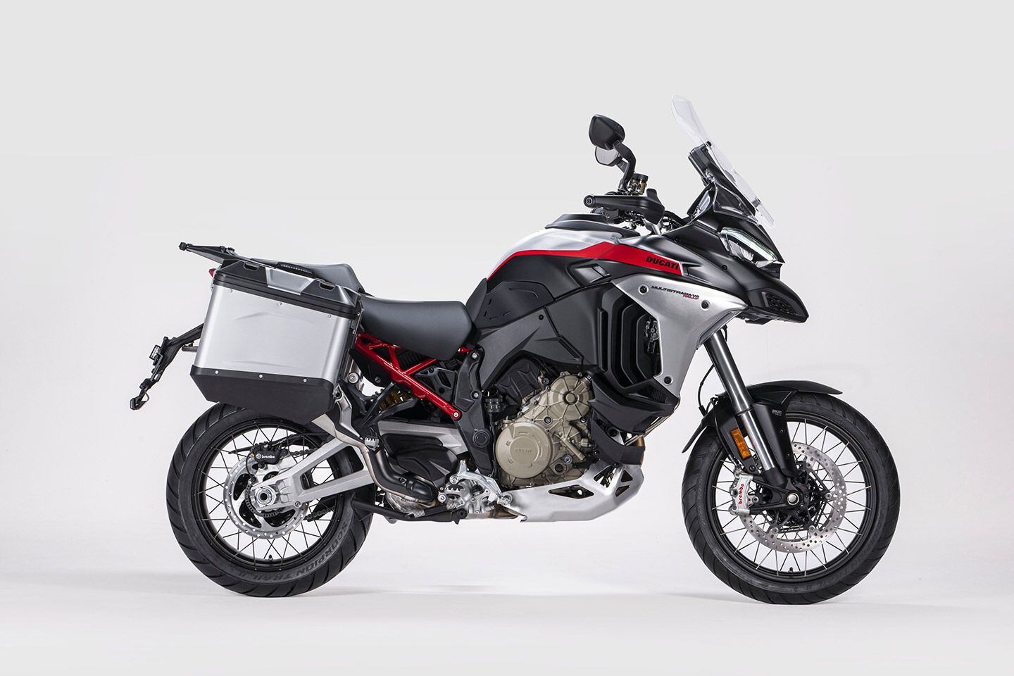 On the hardware side, the V4 Rally comes with Ducati’s Skyhook suspension with Marzocchi components. Top-of-the-line Brembo Stylema brakes are used up front.