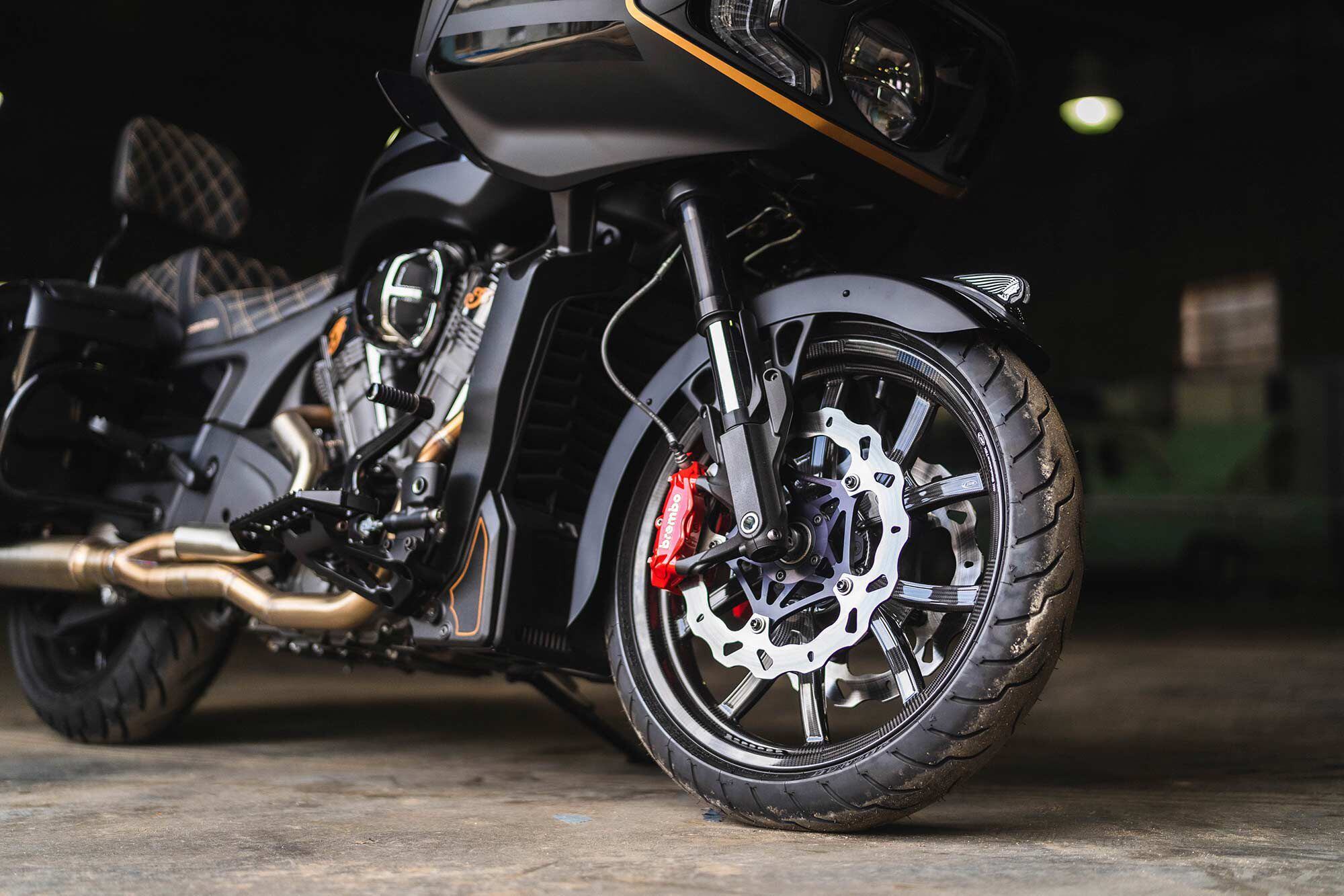 Galfer wave rotors, Brembo brake calipers, and carbon fiber wheels all fit the high-performance aesthetic of the build while enhancing the bike’s overall performance.