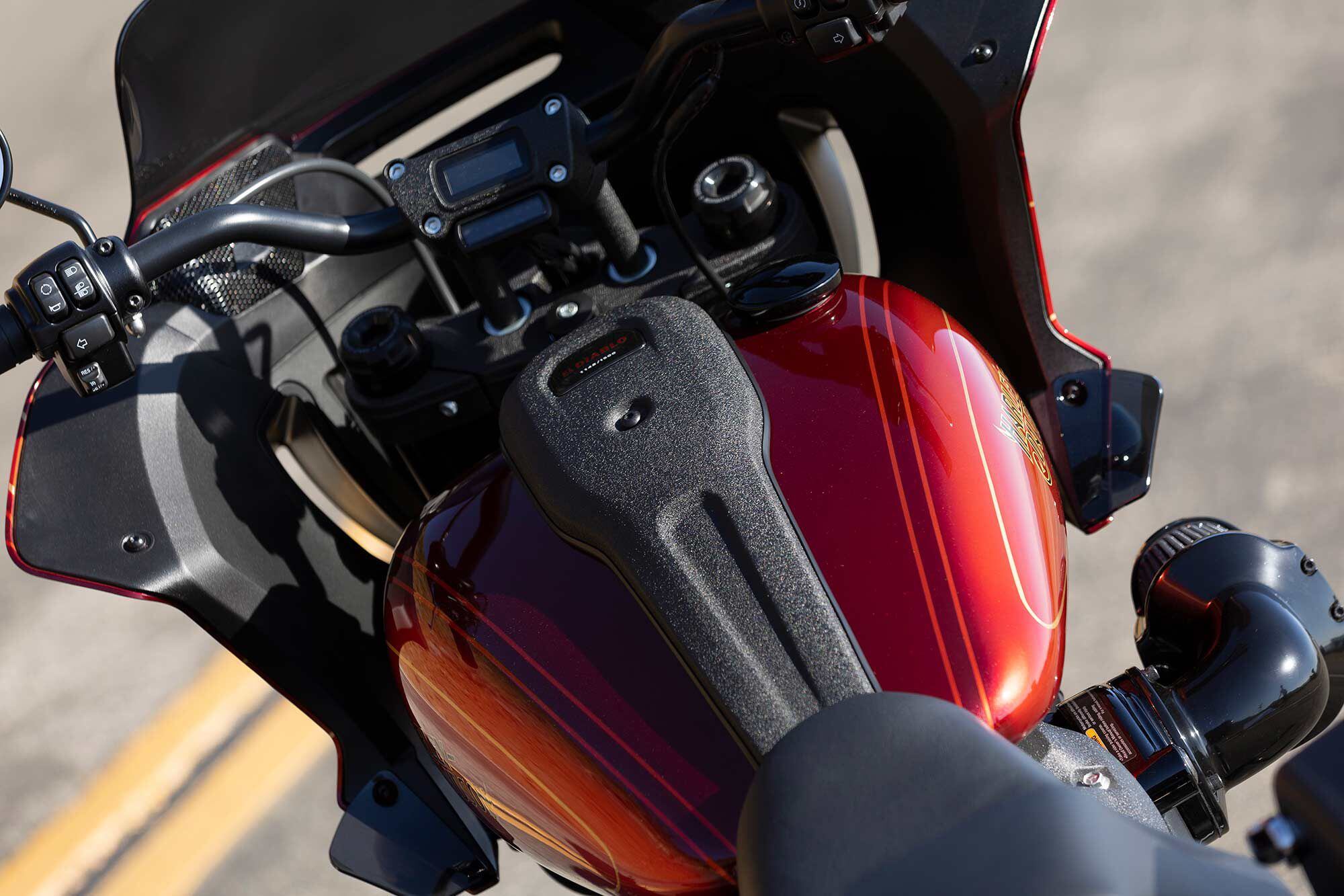 The FXRST has only a small digital gauge on the handlebar riser and no way of closing the fairing’s three vents.