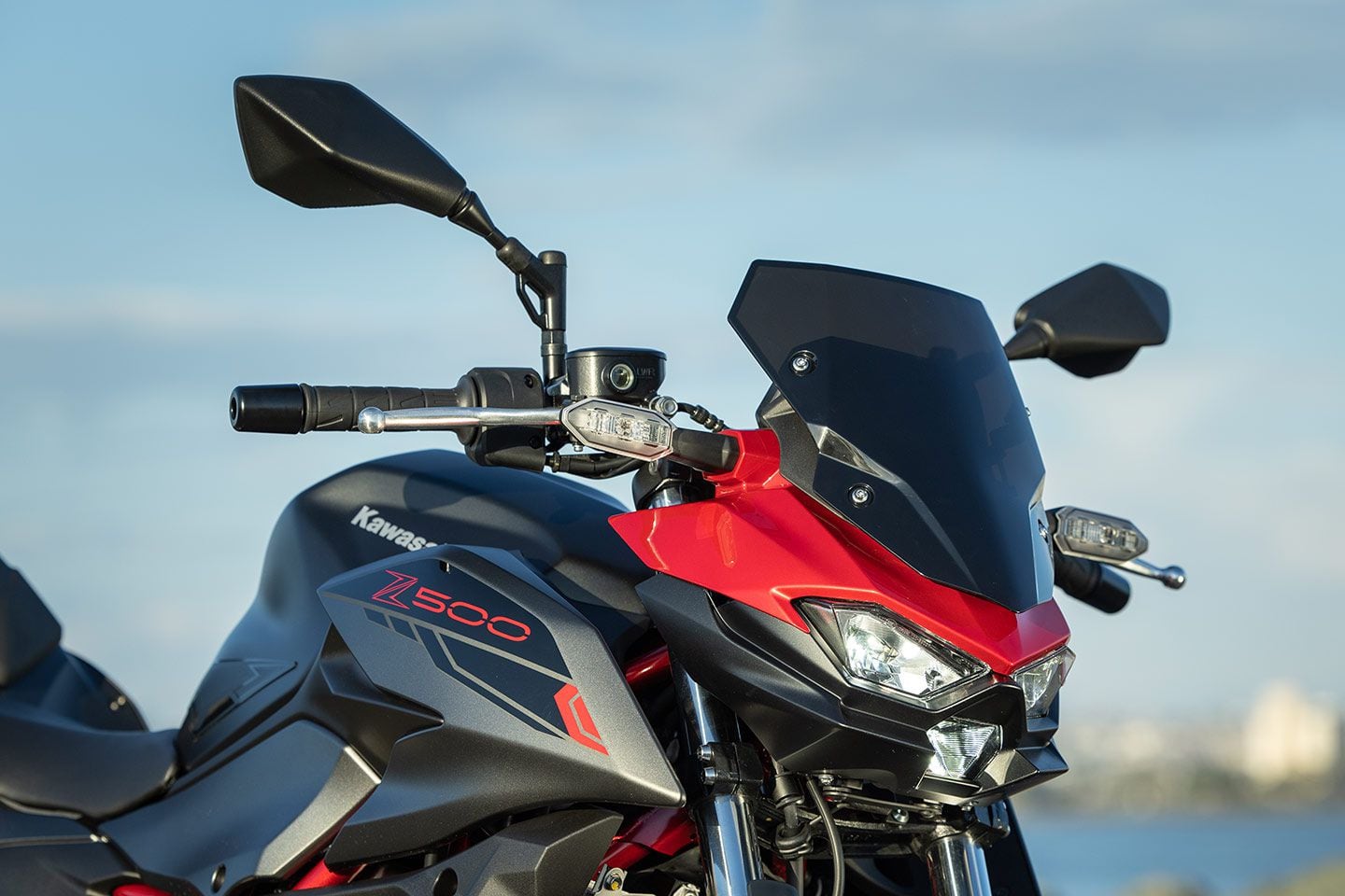 The triple LED headlight design gives the new bike the recognizable Z face that is synonymous with the Z650 and Z900.