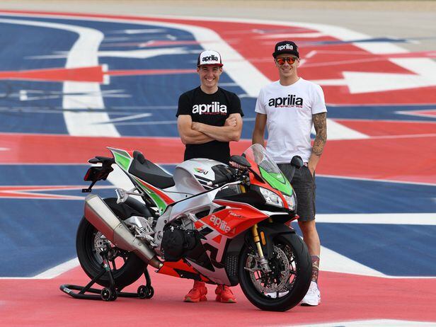 The 2018 Aprilia RSV4 RF LE Has The Winglets You Want | Cycle World