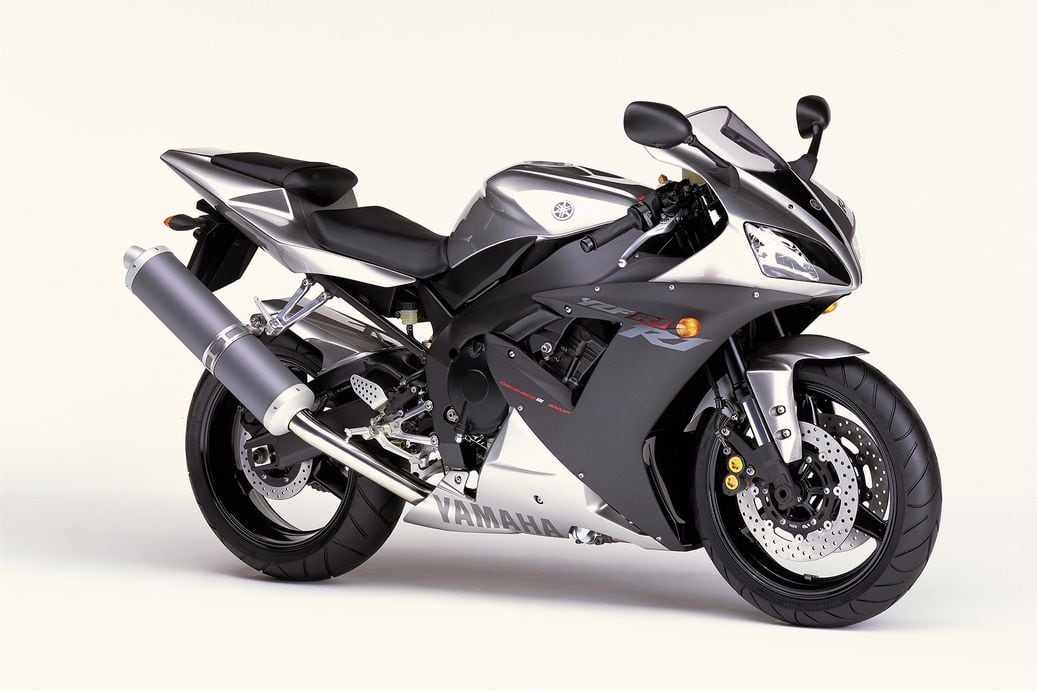 Honda CBR954RR vs Suzuki GSX-R1000 vs Yamaha YZF-R1 Comparison Test | Cycle  World