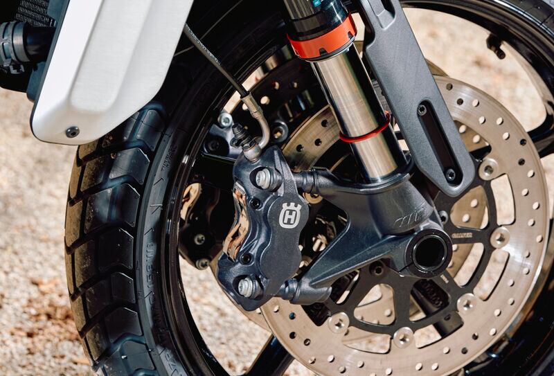 A pair of JJuan radial-mount, four-piston calipers and 300mm discs are used on the front.