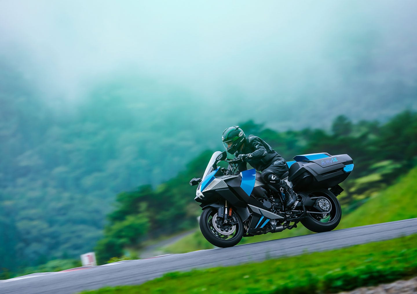 Kawasaki’s hydrogen test mule recently ran some demonstration laps at the Suzuka circuit in Japan.