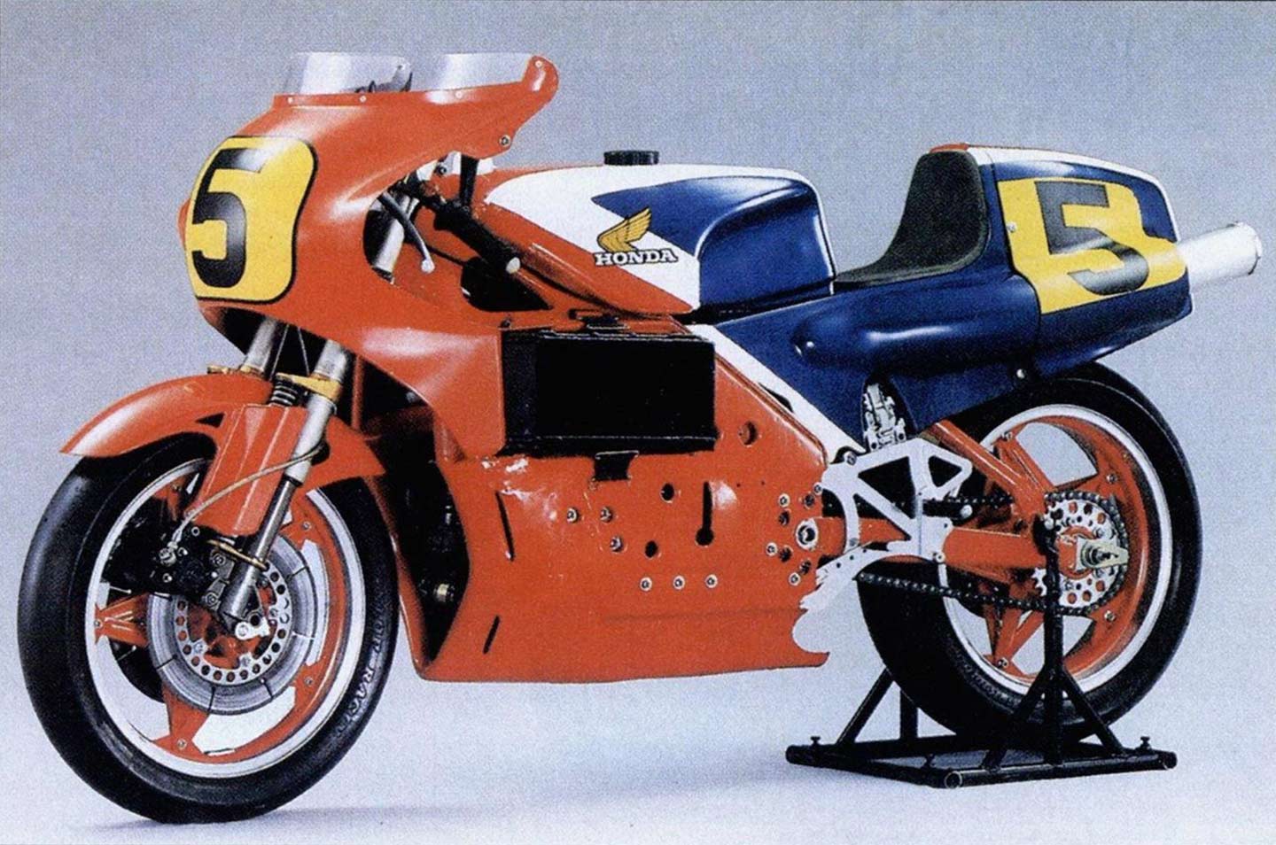 Honda’s 1979 NR500 featured groundbreaking technology—most notably a V-4 engine with oval pistons and eight valves per cylinder.