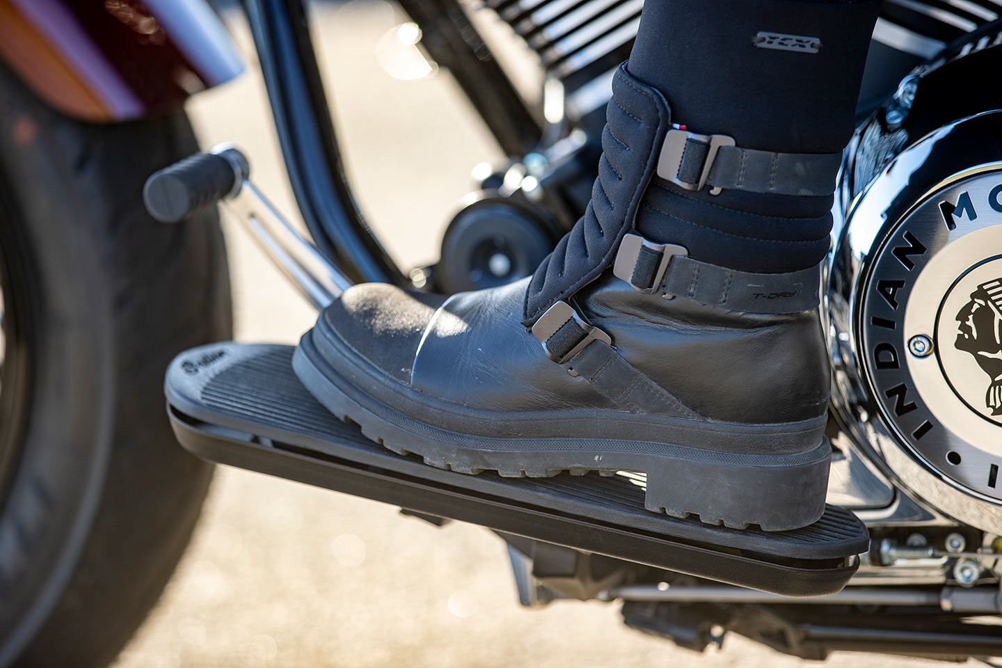 There is always some give and take between style, comfort, and convenience. The floorboards are comfortable and fit the cruiser styling, but for this small rider it will mean some extra stretching to operate the foot controls.