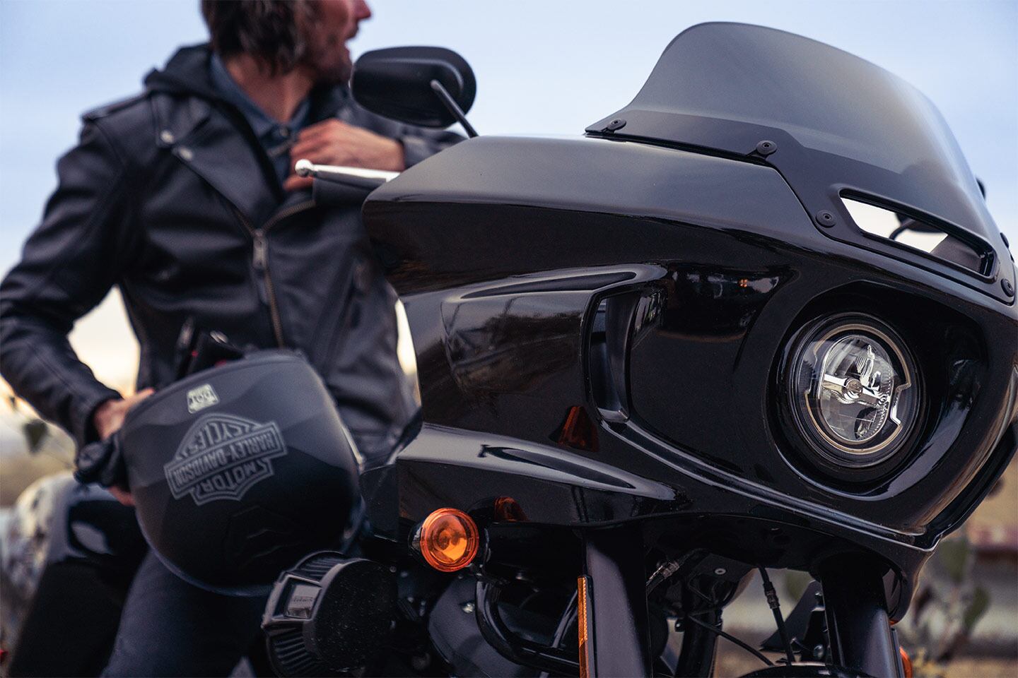 The FXRT-inspired fairing was designed using computational fluid dynamics. The fairing vents, designed to reduce low pressure zones in the cockpit, don’t have closing mechanisms as found on touring models. The fairing has Rockford Fosgate speakers, but doesn’t have any compartments for storage.