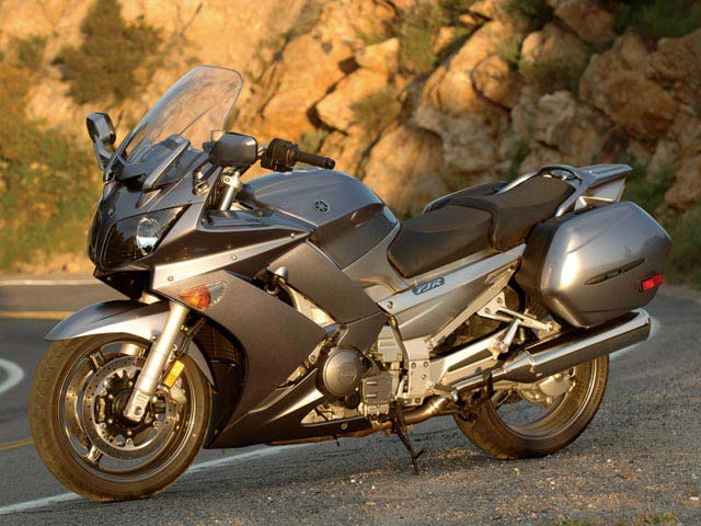 Yamaha’s 2006 FJR1300AE featured a semi-auto transmission that was controlled by hydraulic actuators. <i>Motorcyclist Archives</i>
