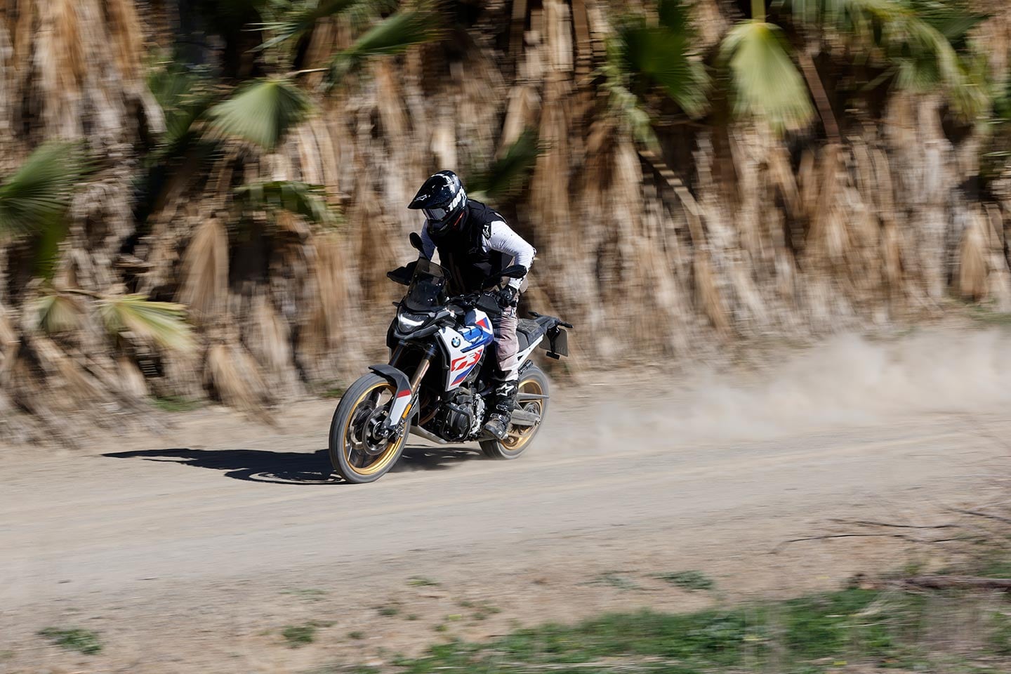 Enduro Pro mode allows the rear tire to spin and slide.