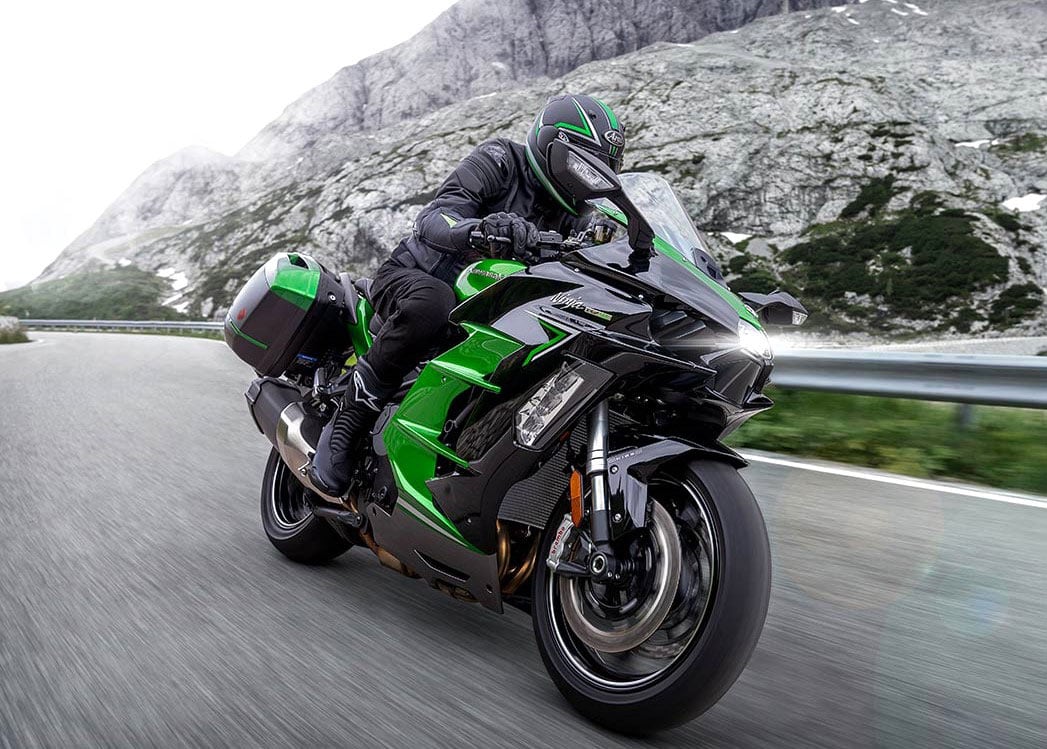 You won’t be just sport-touring, but hypersport-touring on the Kawasaki Ninja H2 SX SE.