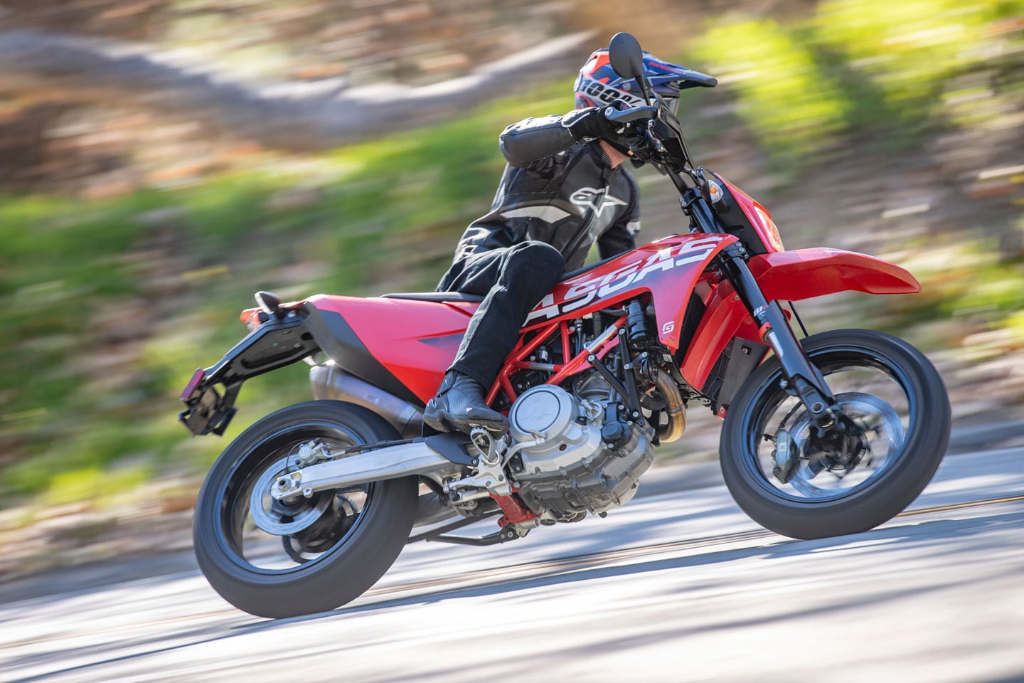 Modulating the abrupt throttle midcorner upsets the bike. It’s best to stay off the gas and maintain roll speed before screwing on the throttle at the exit.