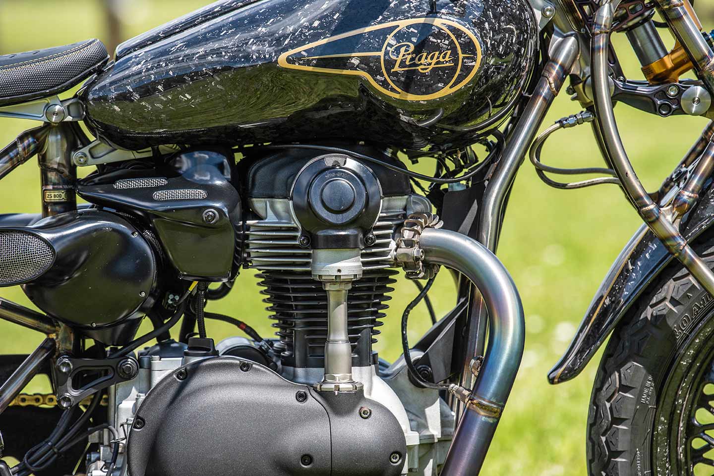 A Kawasaki W800 engine powers the Praga ZS 800.
