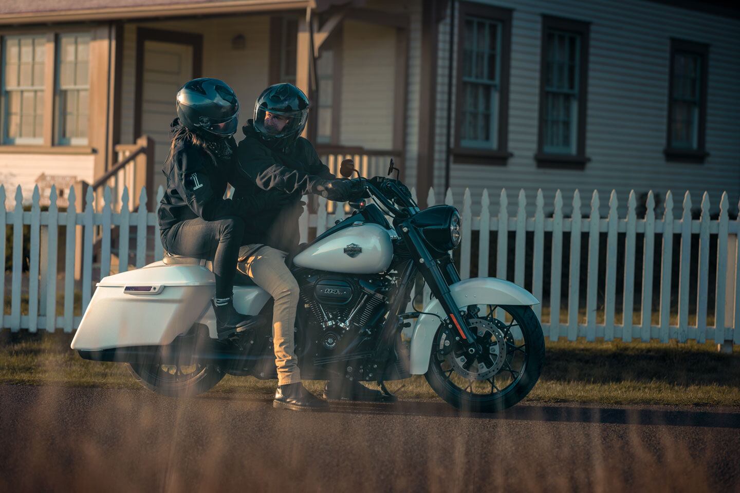 Spartan passenger accommodations accentuate the Road King’s pared-back style.