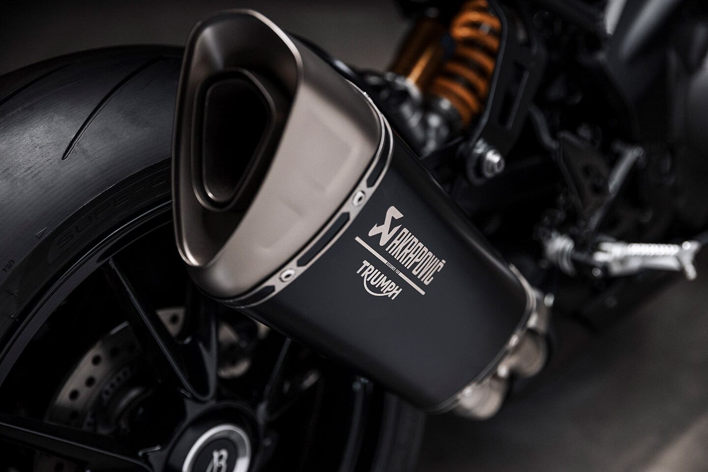 The Speed Triple 1200 RR comes with an Akrapovič silencer.