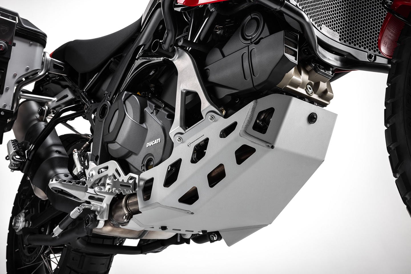 A more robust and reinforced skid plate comes standard on the Discovery, and you can make out the centerstand in the background. Pay no attention to the side cases though.